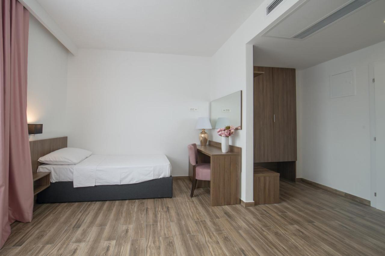 Hotel Tau เมจูโกเรีย ภายนอก รูปภาพ