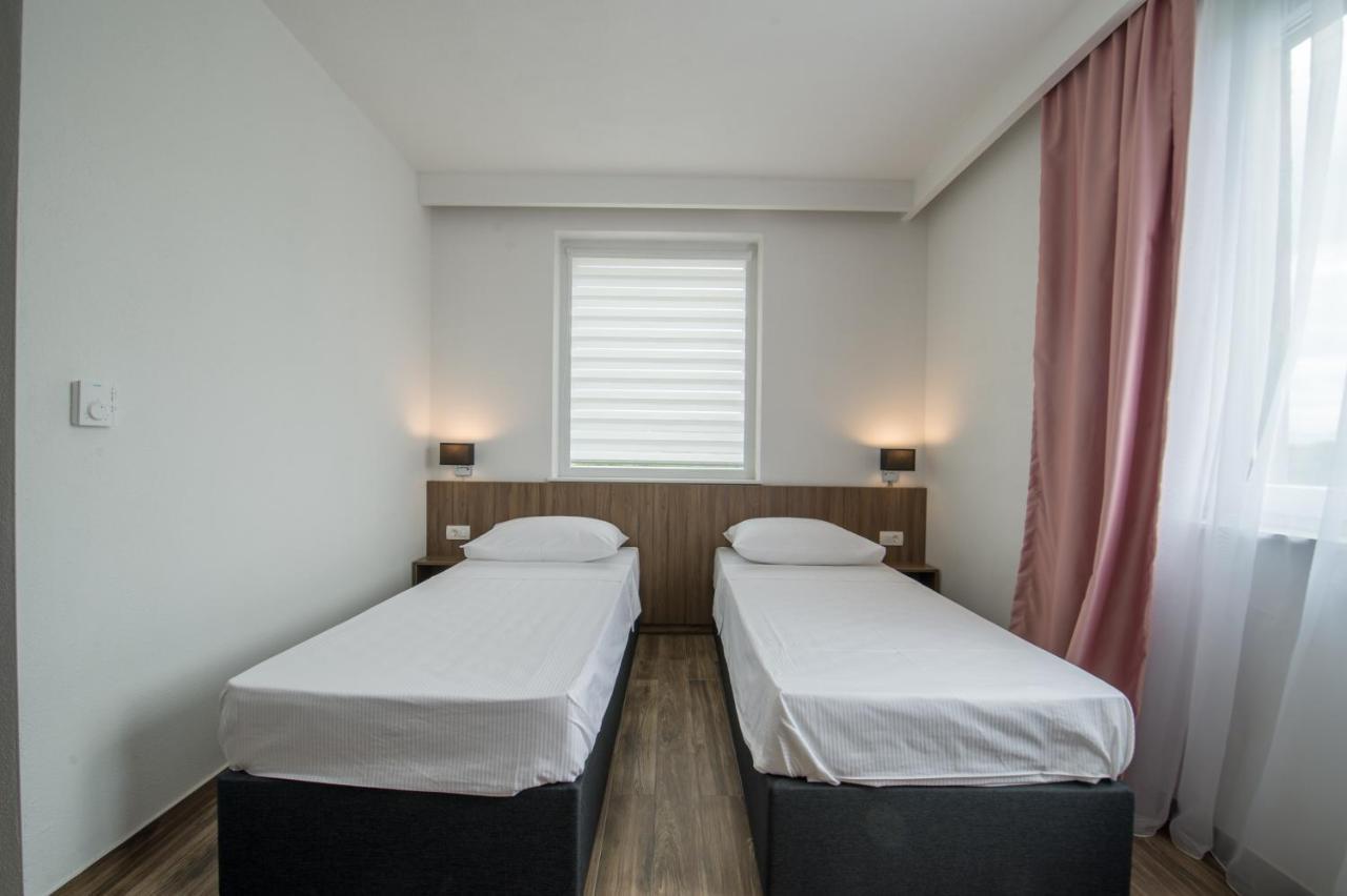 Hotel Tau เมจูโกเรีย ภายนอก รูปภาพ