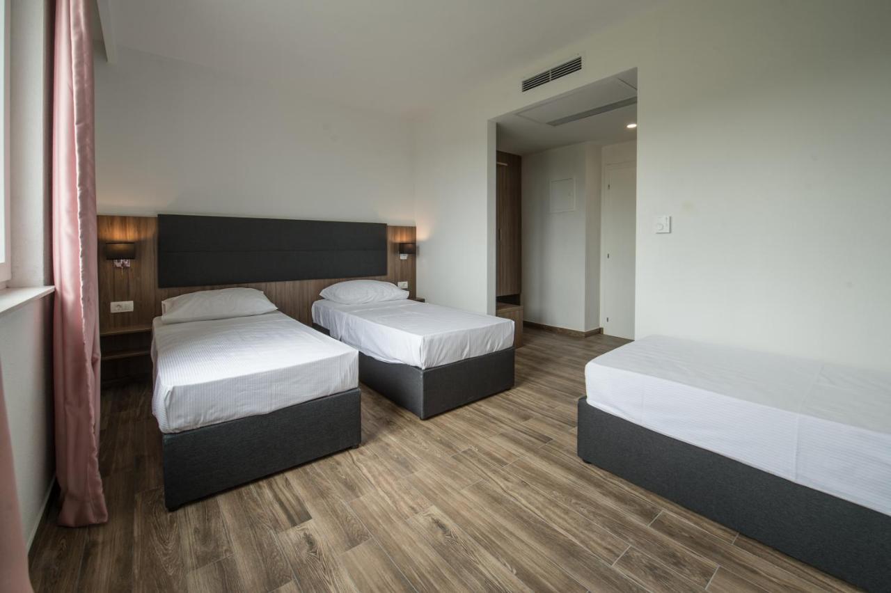 Hotel Tau เมจูโกเรีย ภายนอก รูปภาพ