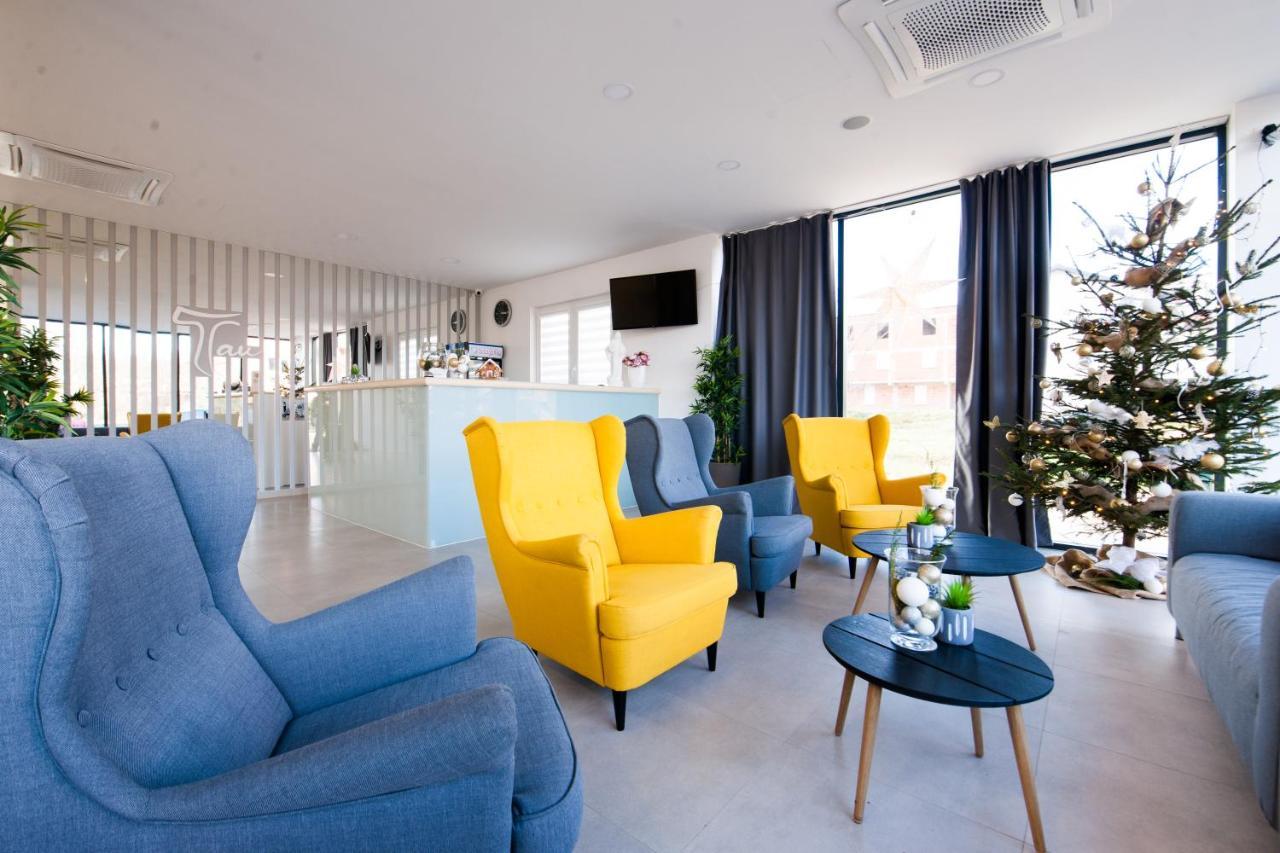 Hotel Tau เมจูโกเรีย ภายนอก รูปภาพ